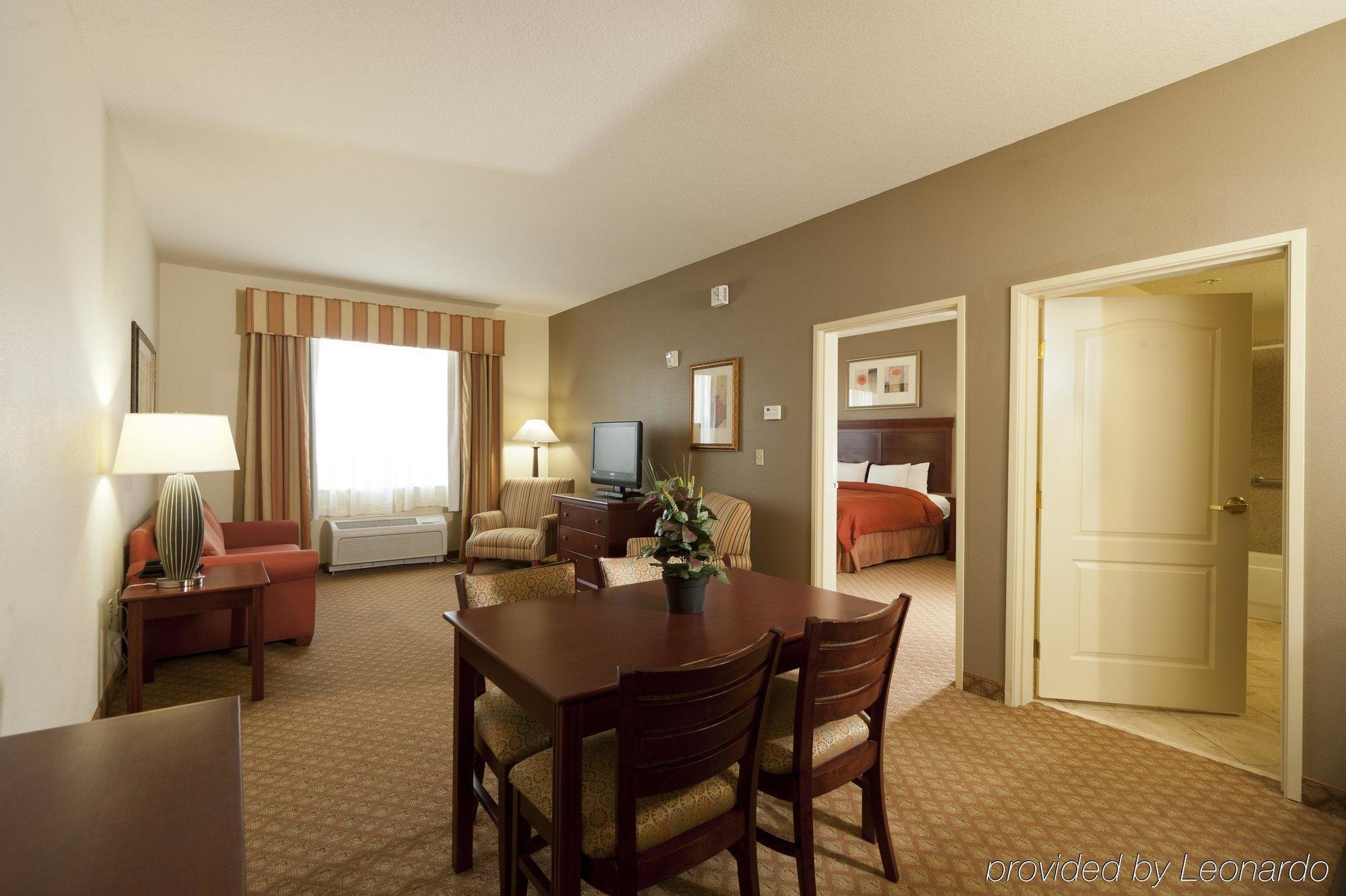 Seffner Inn And Suites Eksteriør billede